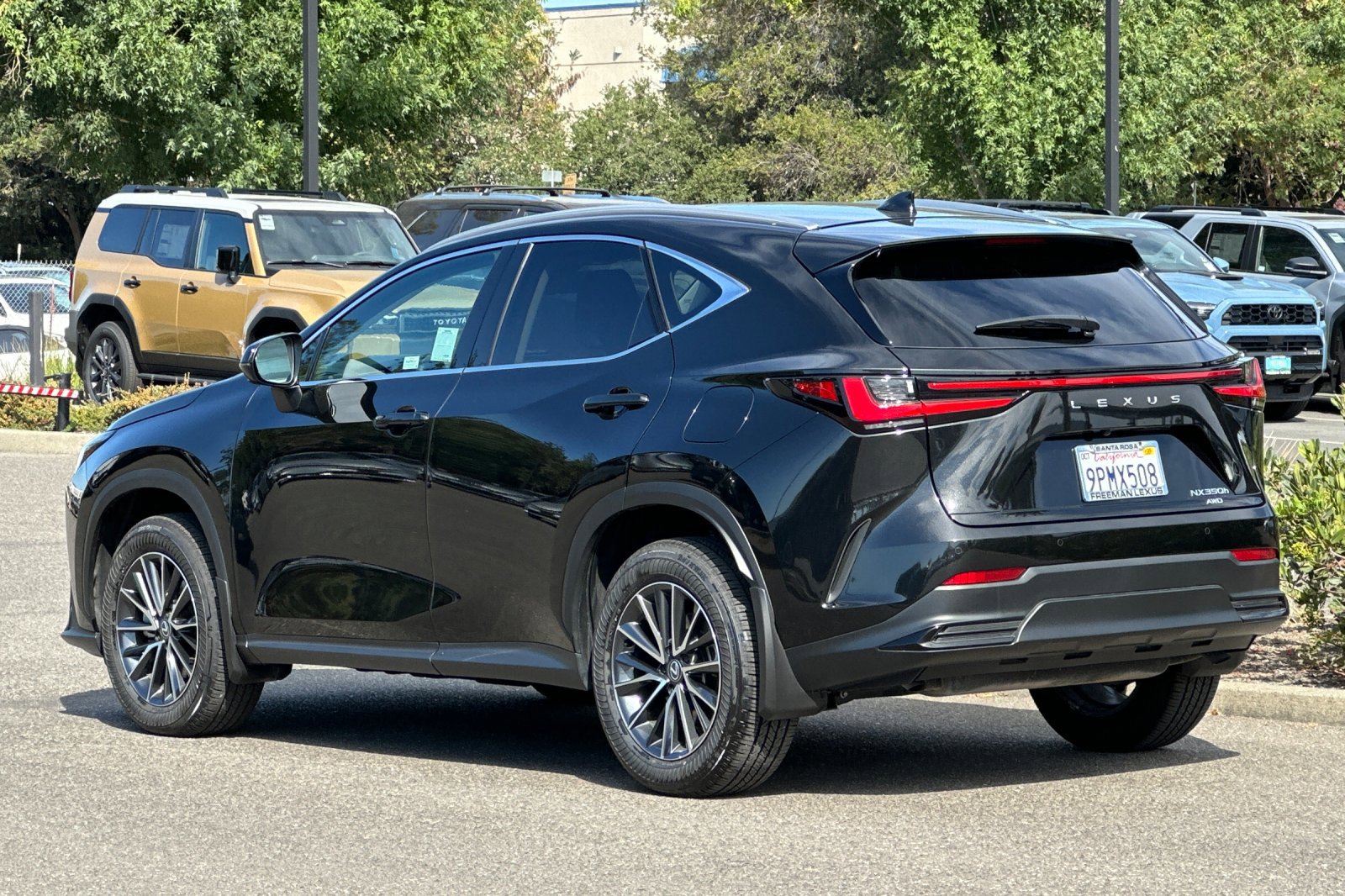 Used 2025 Lexus NX 350h AWD w/ Premium Package image 6