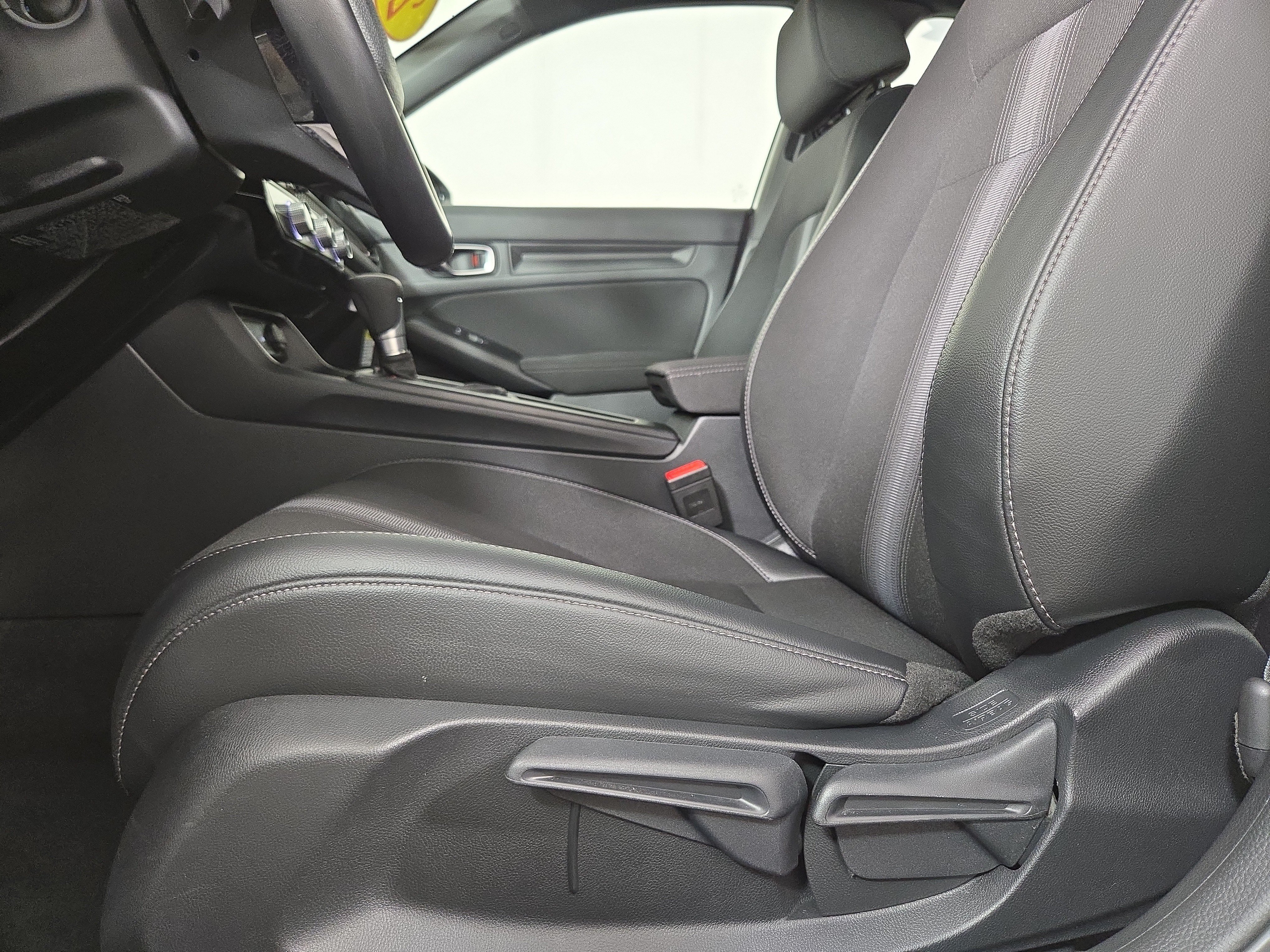 Used 2025 Honda Civic Sport image 28