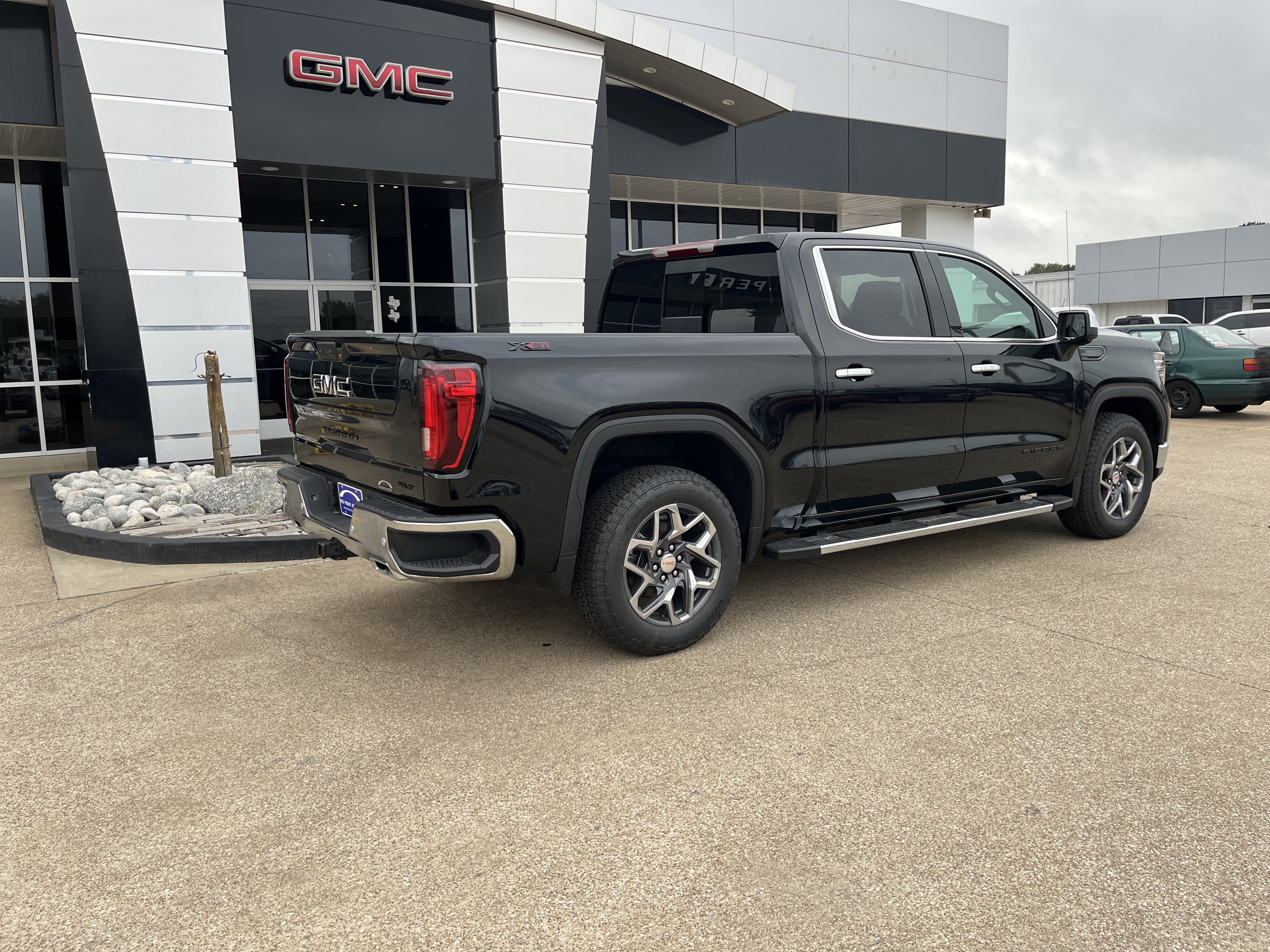 New 2026 GMC Sierra 1500 SLT w/ SLT Premium Plus Package AWD/4WD image 3