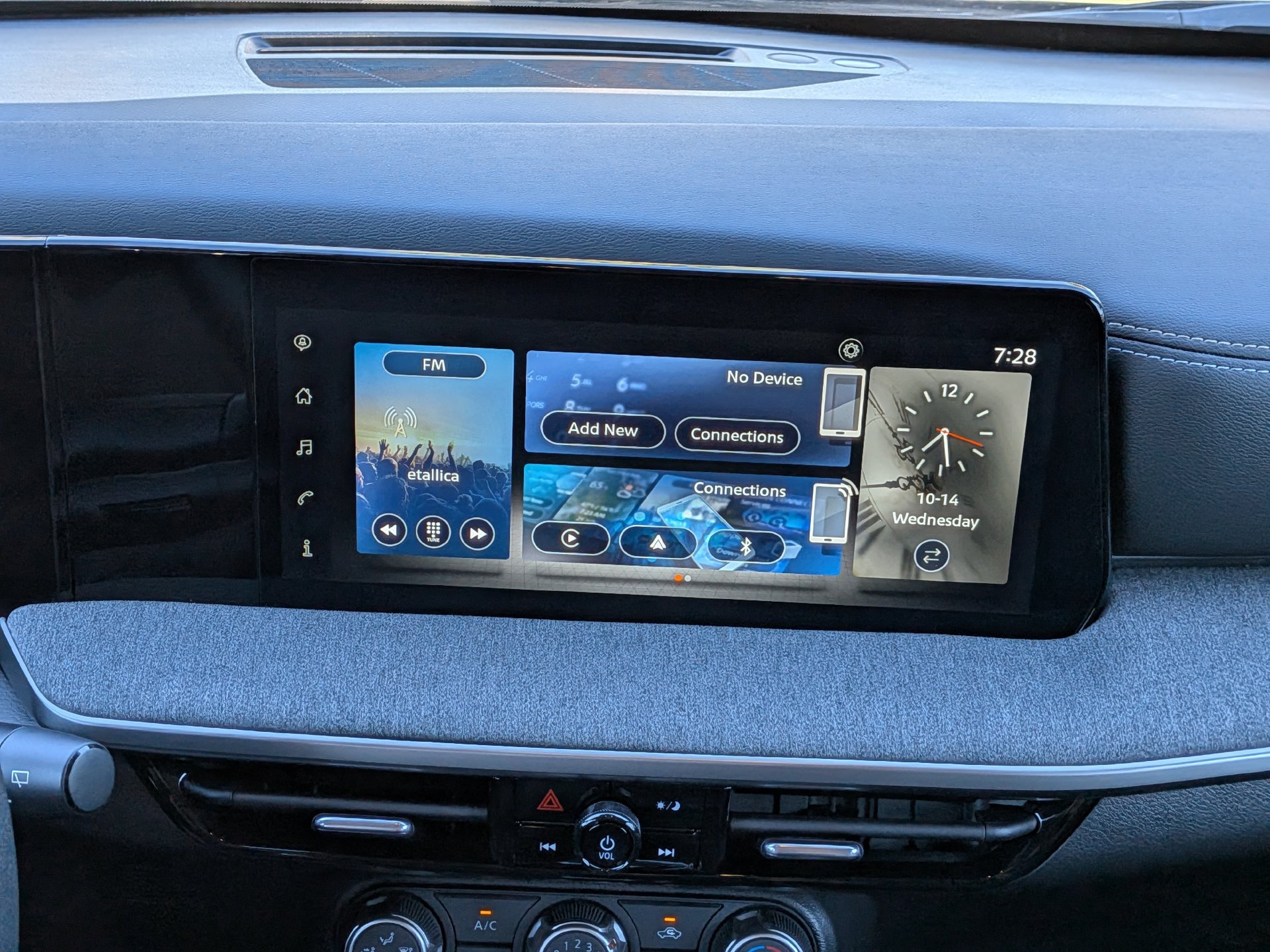 Used 2025 Nissan Kicks SV FWD image 19