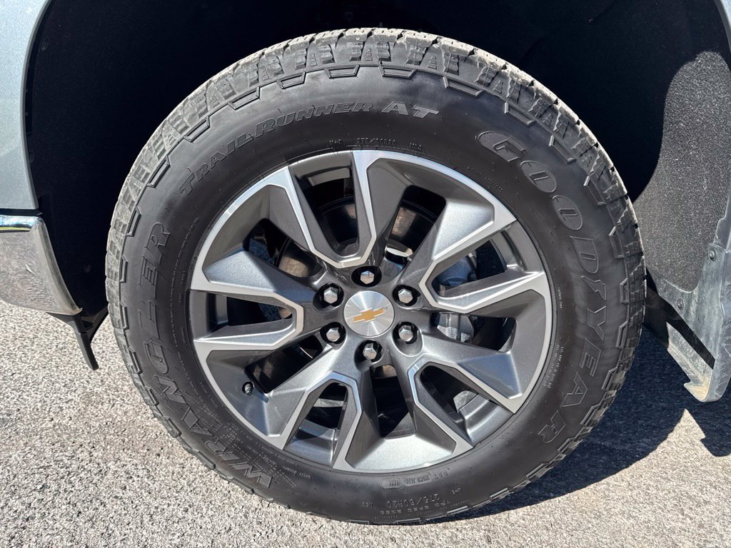 Used 2025 Chevrolet Silverado 1500 LT w/ Z71 Off-Road Package AWD/4WD image 12