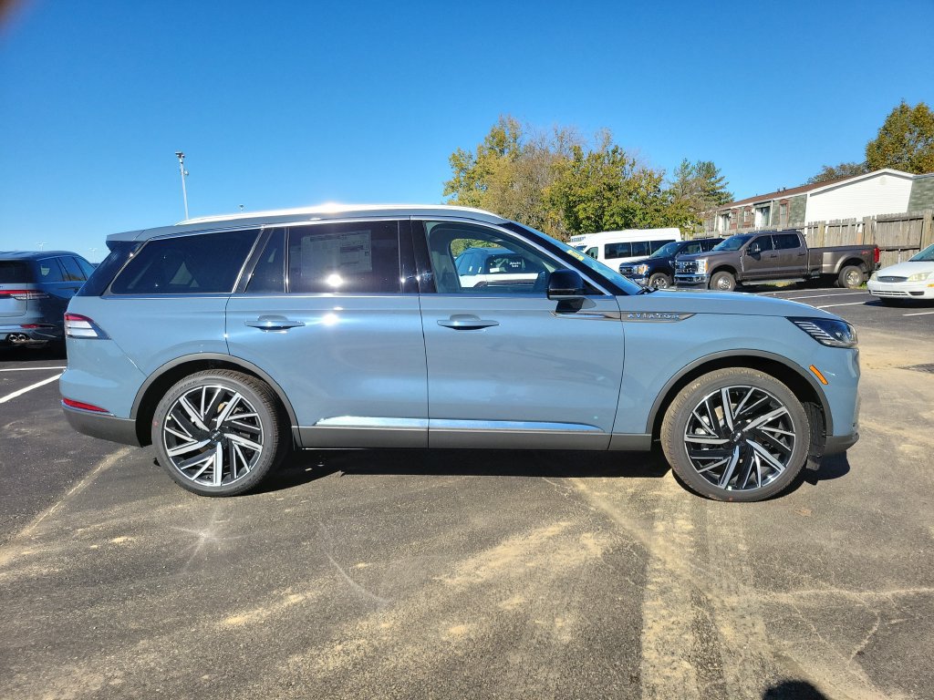 New 2027 Lincoln Aviator Reserve AWD/4WD image 3