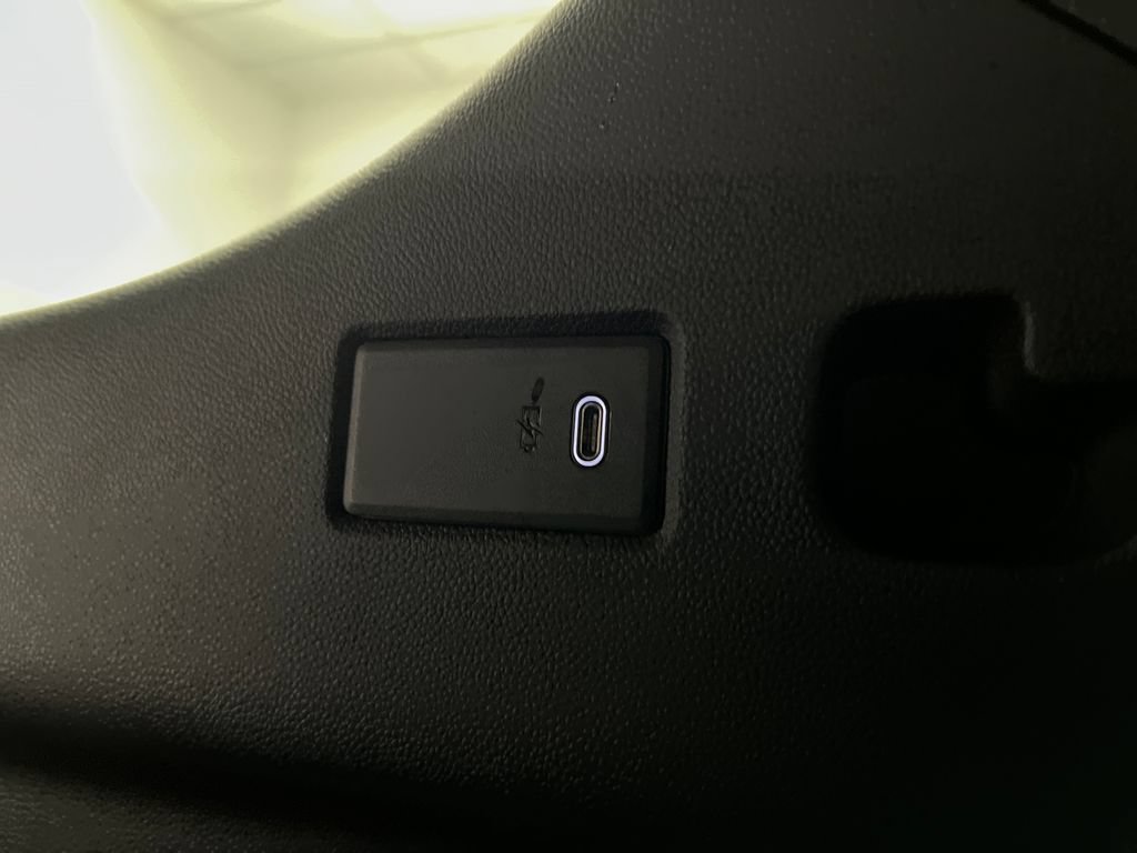 Used 2025 GMC Yukon Denali AWD/4WD image 42