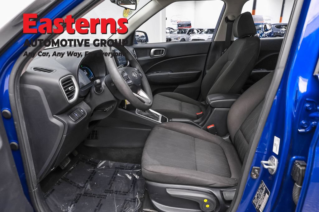 Used 2023 Hyundai Venue SE FWD image 14