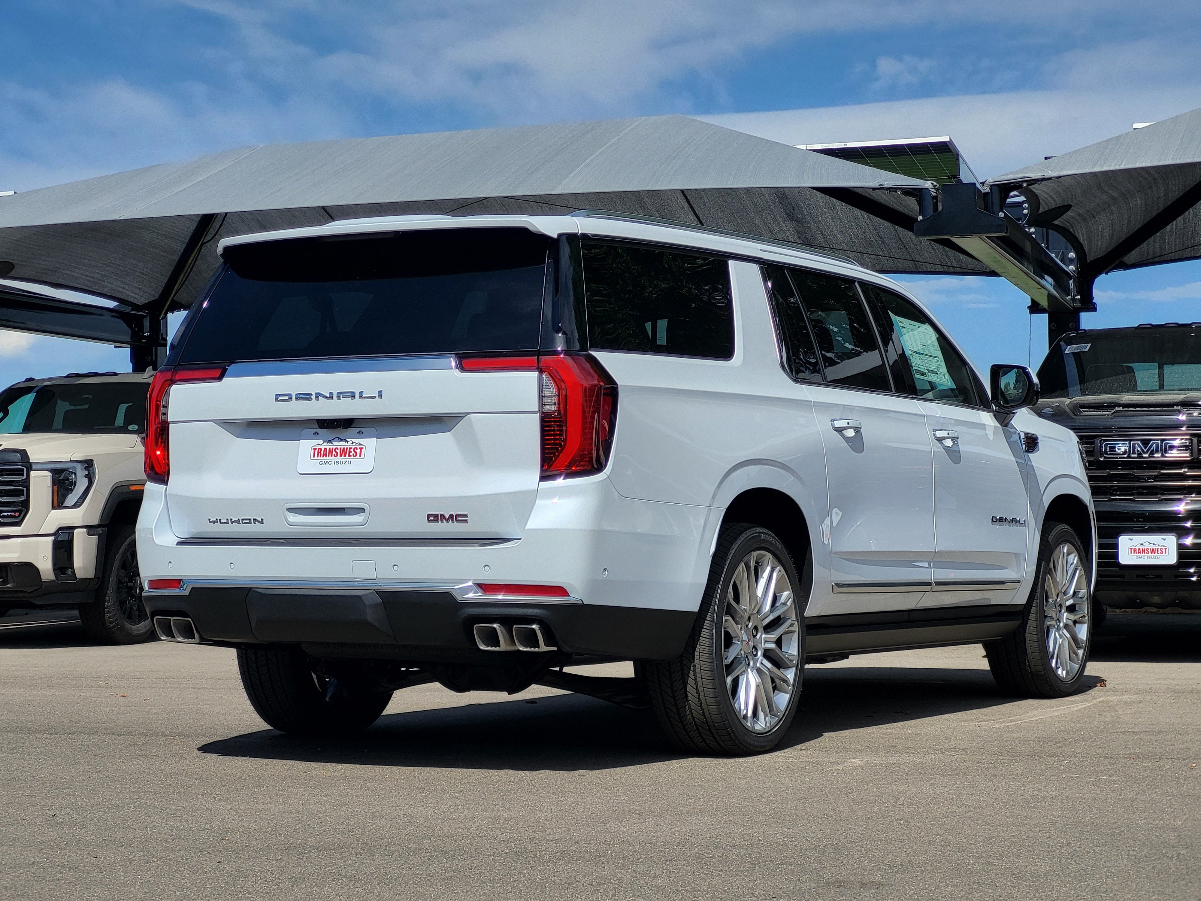 New 2026 GMC Yukon XL Denali w/ Denali Reserve Package AWD/4WD image 7