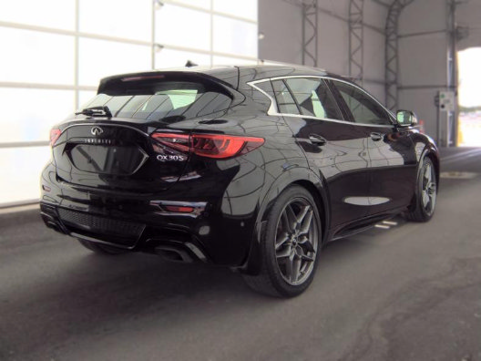 Used 2018 INFINITI QX30 Sport w/ Sport Leather Package FWD image 2