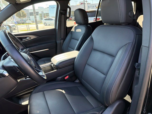Used 2026 Chevrolet Traverse LT FWD image 16