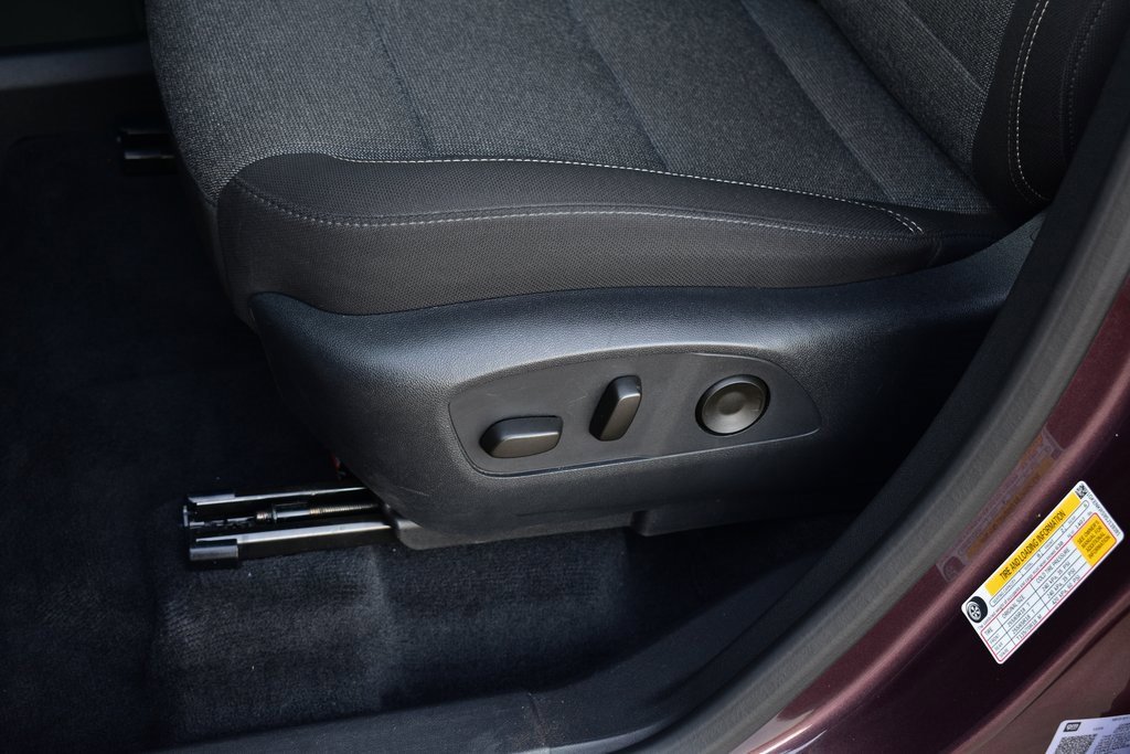 Used 2025 GMC Acadia Elevation image 17