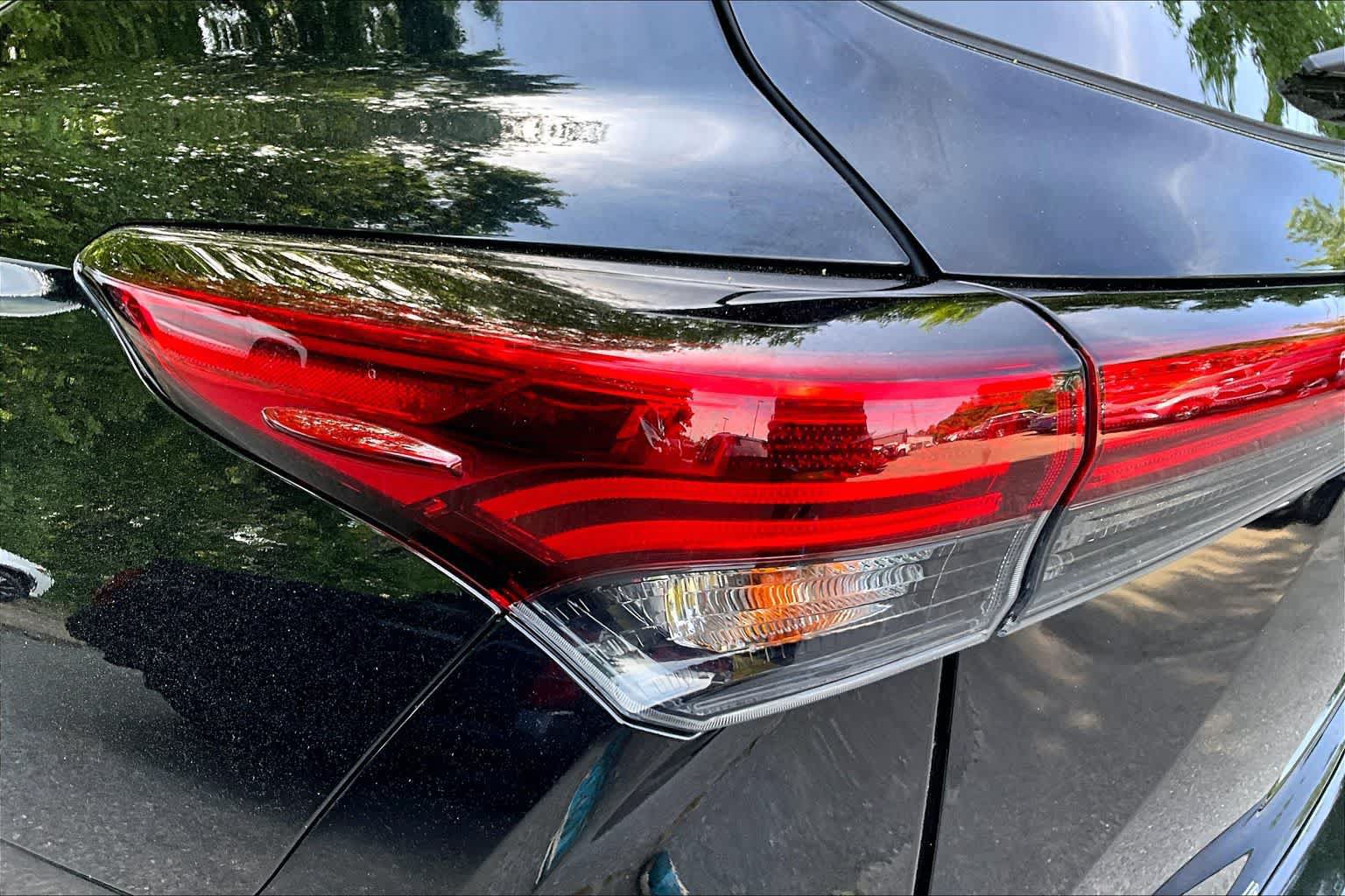 Used 2023 Toyota Highlander XLE AWD/4WD image 27