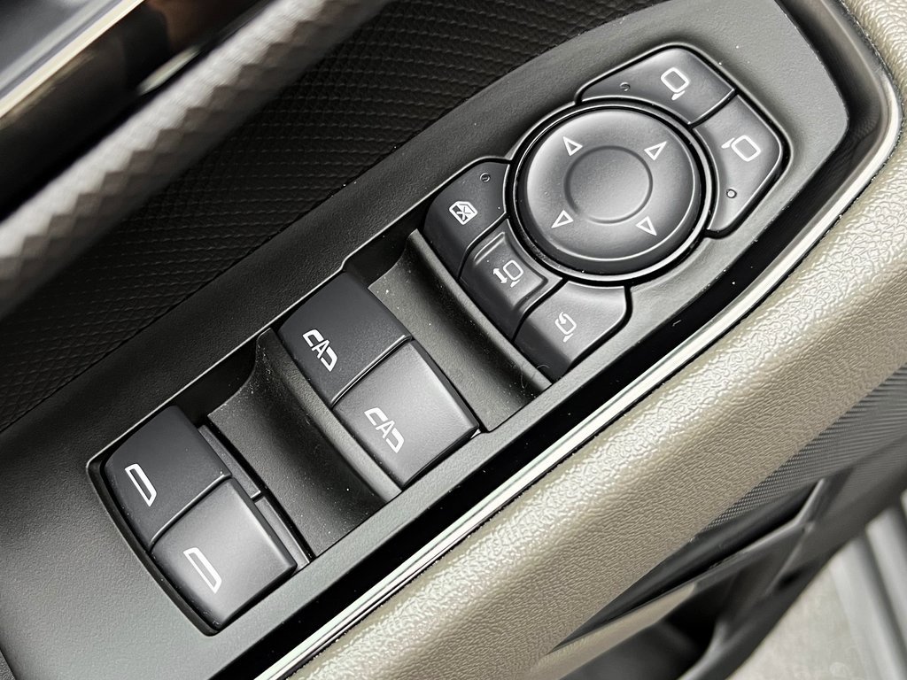 Used 2024 Chevrolet Silverado 2500 ZR2 w/ Technology Package image 28