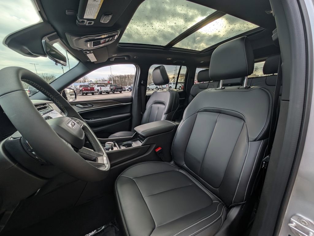 New 2025 Jeep Grand Cherokee Limited image 13