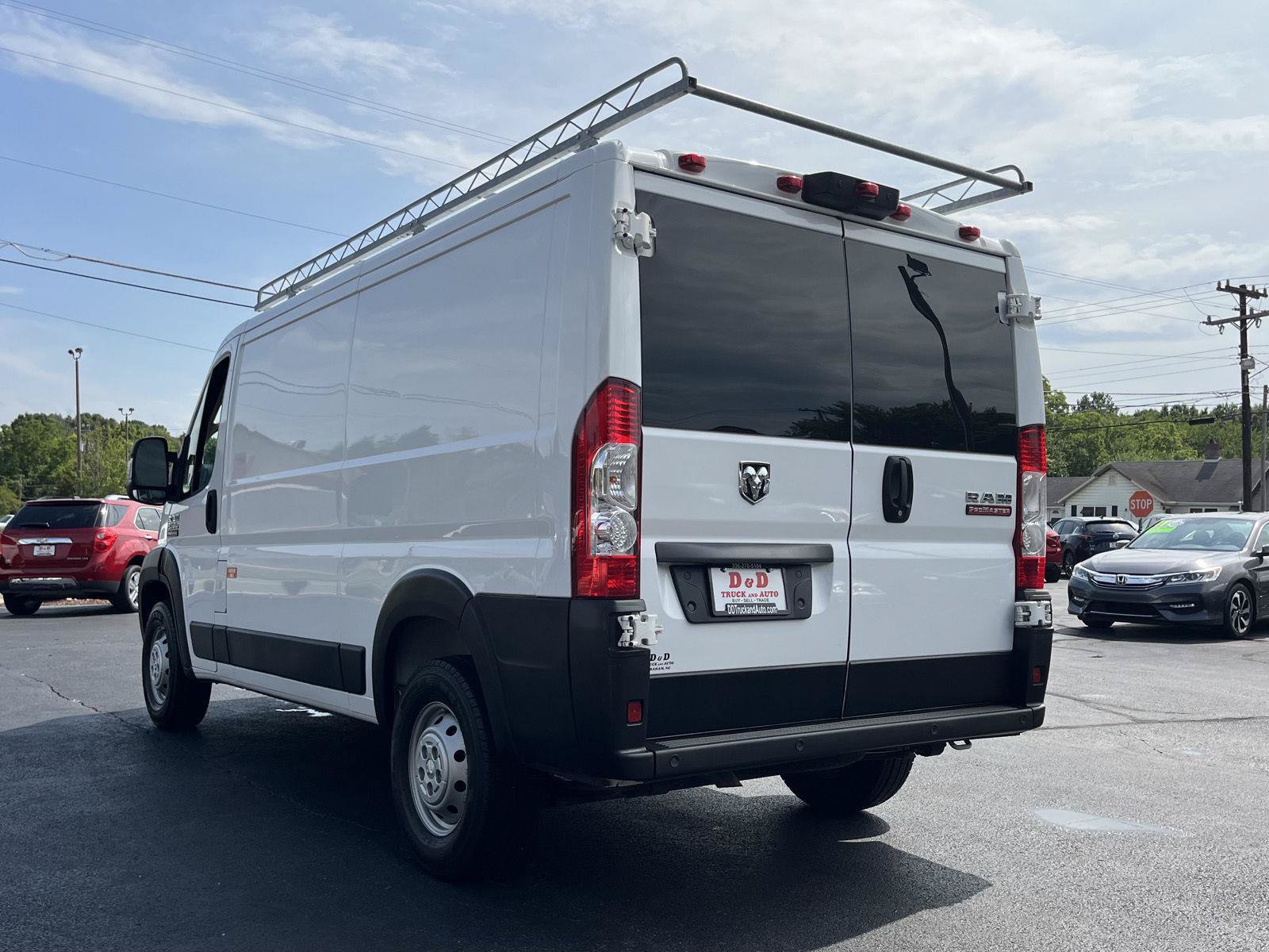 Used 2021 RAM ProMaster 2500 w/ Convenience Group FWD image 3