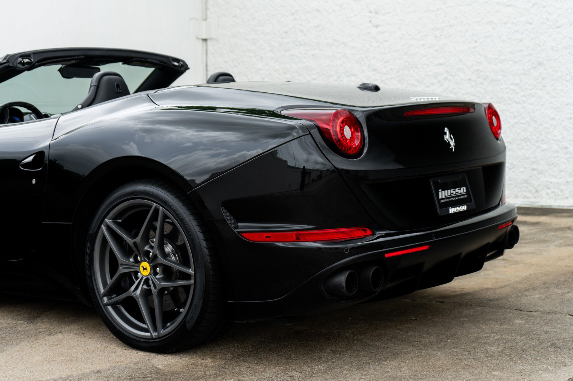 Used 2018 Ferrari California T RWD image 30