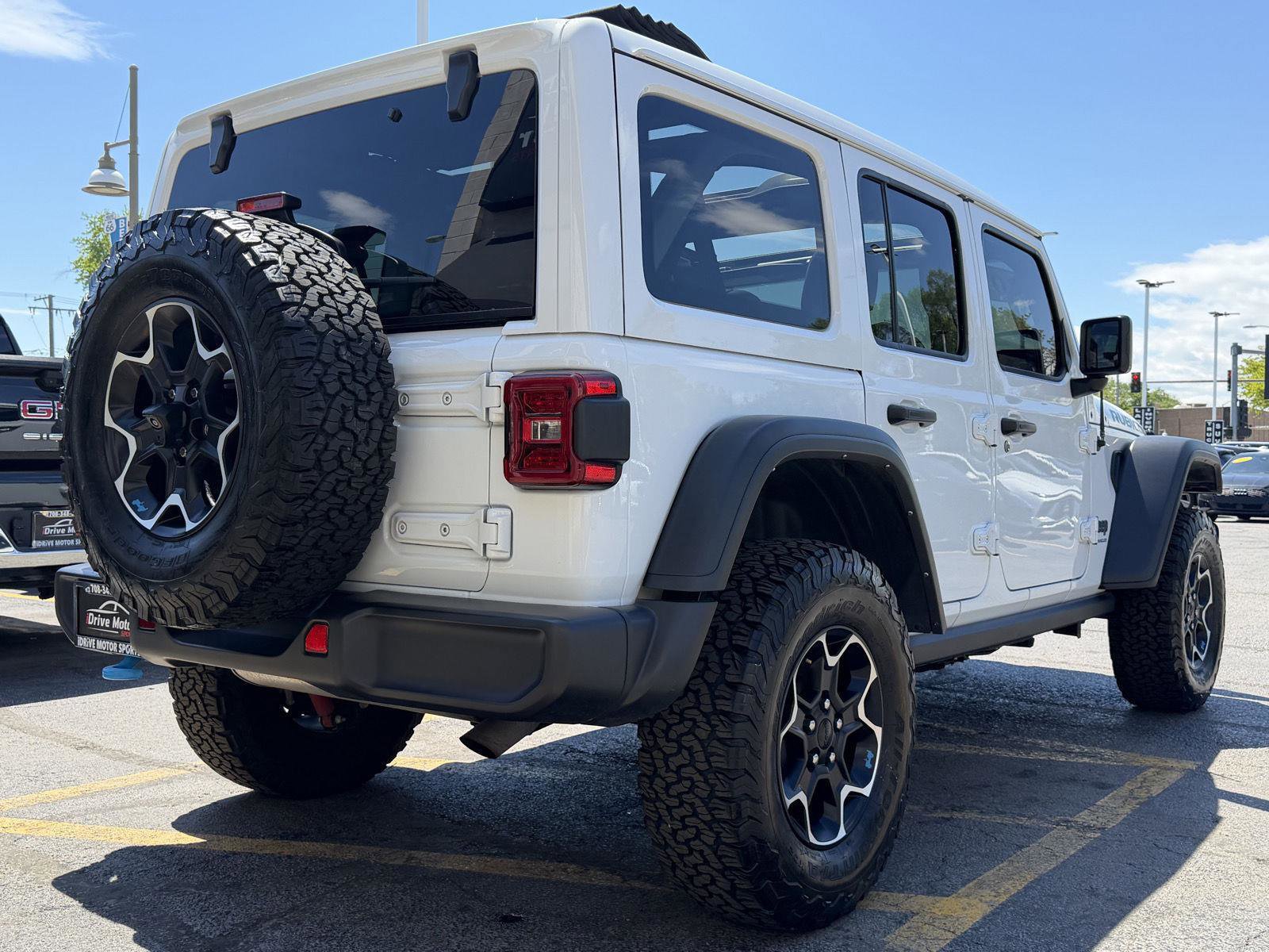 Used 2023 Jeep Wrangler Unlimited Rubicon 4xe w/ Cold Weather Group AWD/4WD image 13