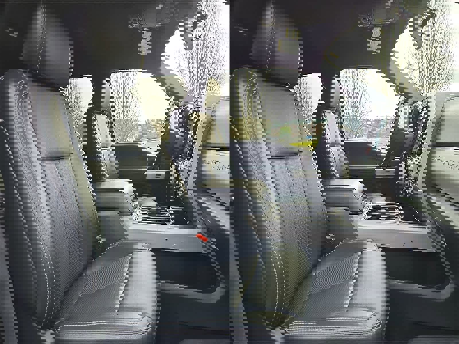 Used 2022 Ford F350 Lariat w/ FX4 Off-Road Package image 21