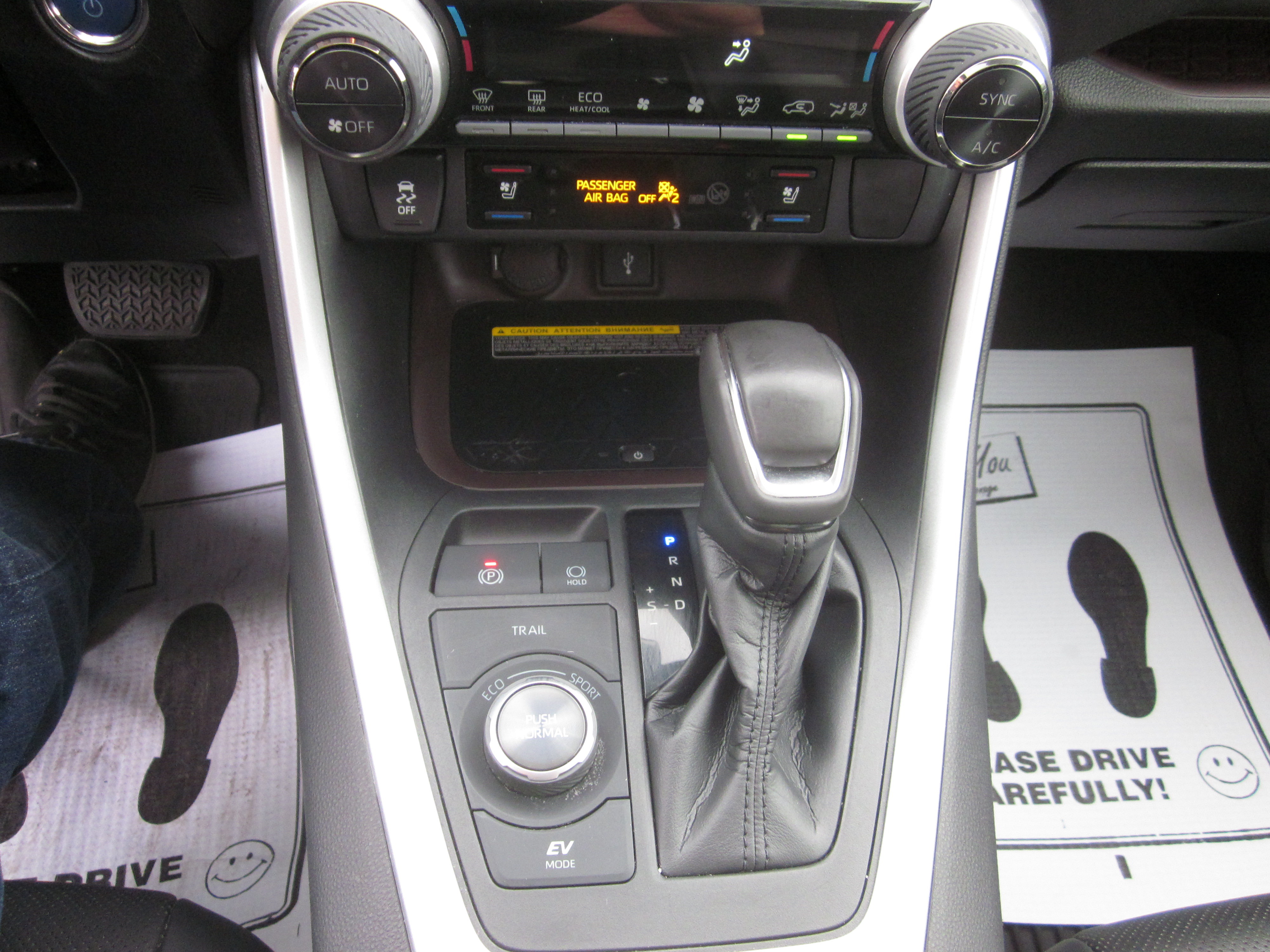 Used 2020 Toyota RAV4 Limited AWD/4WD image 18