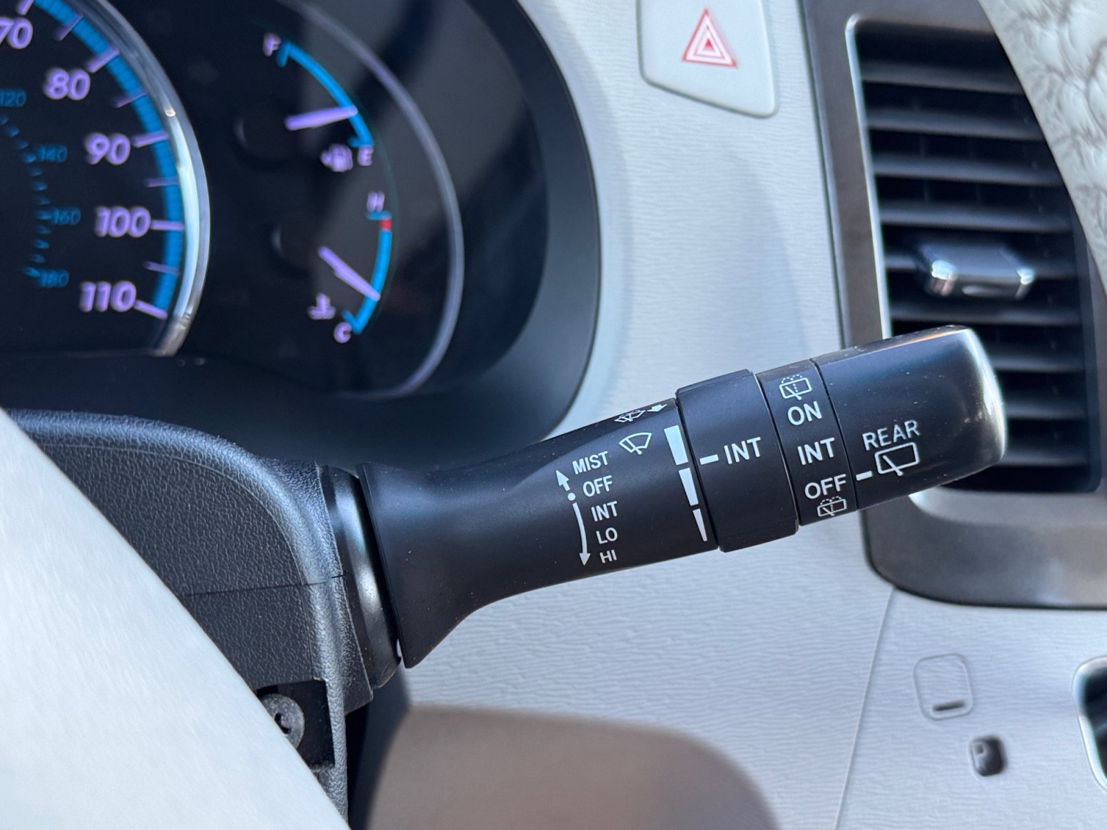 Used 2012 Toyota Sienna XLE FWD image 21