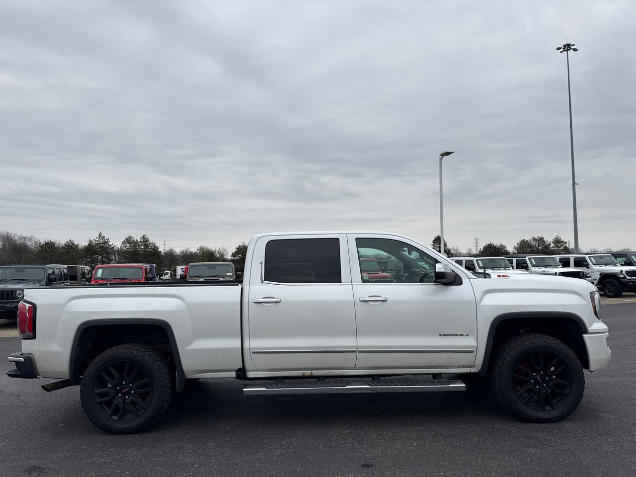 Used 2017 GMC Sierra 1500 Denali image 2