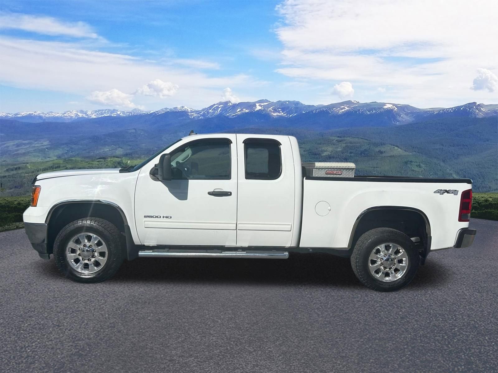 Used 2013 GMC Sierra 2500 SLE AWD/4WD image 2