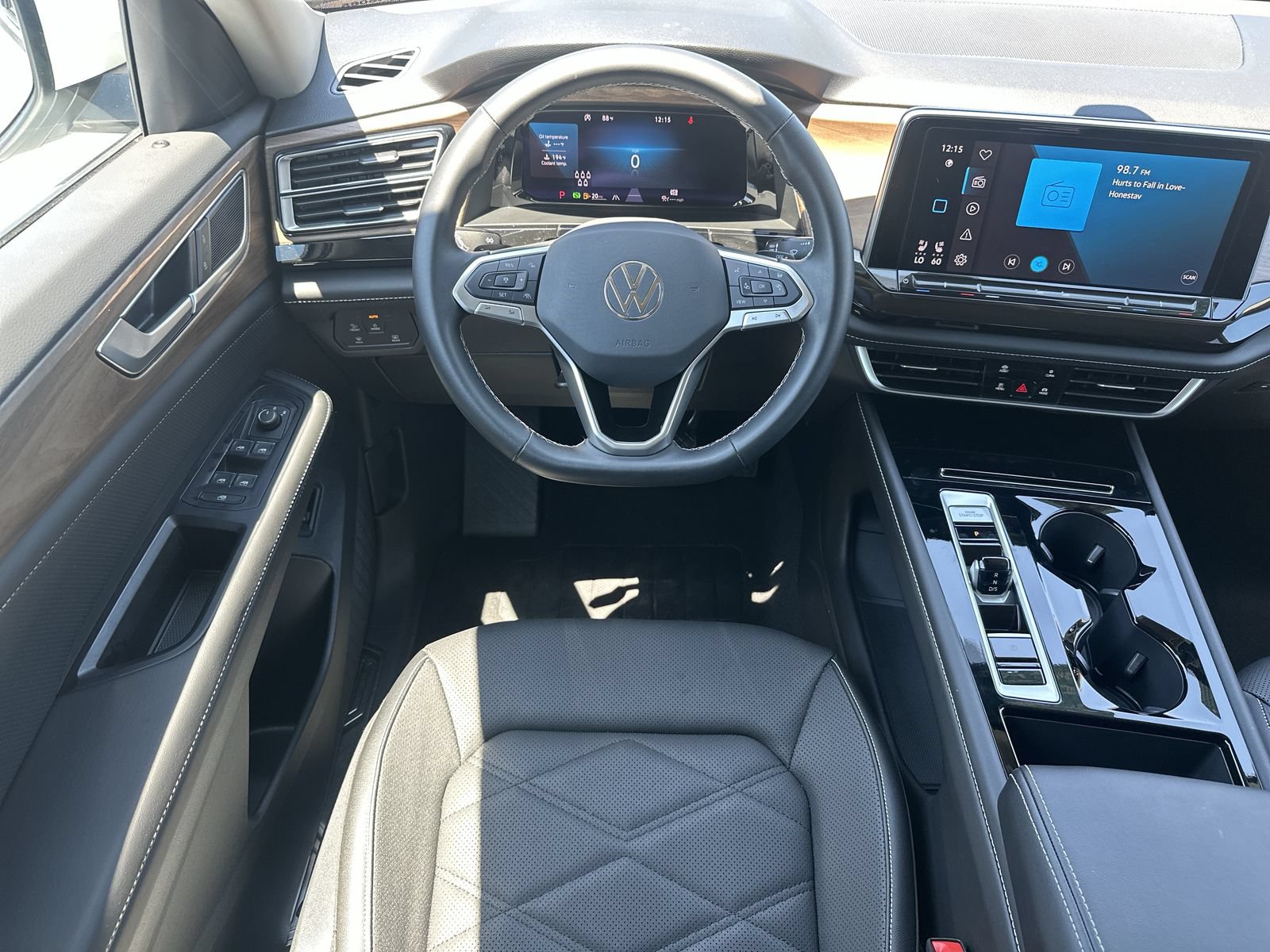 Used 2025 Volkswagen Atlas SE AWD/4WD image 17