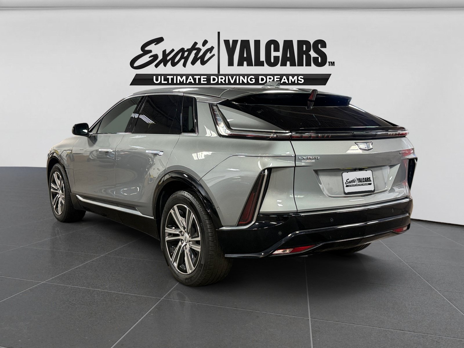 Used 2024 Cadillac Lyriq Luxury AWD/4WD image 3