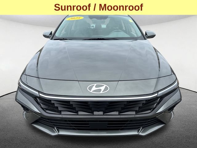 Used 2025 Hyundai Elantra SEL FWD image 4