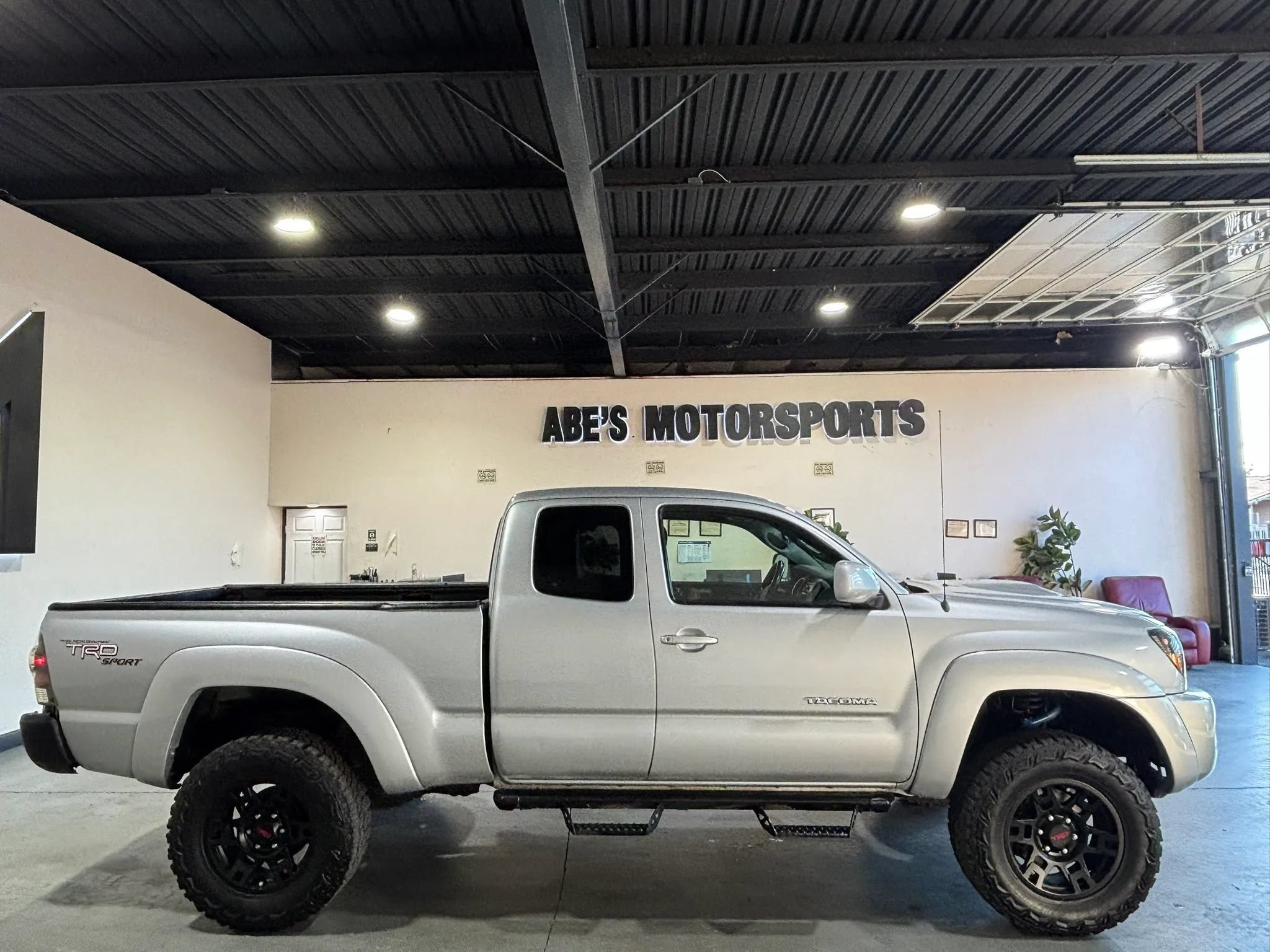 Used 2005 Toyota Tacoma PreRunner w/ TRD Sport Pkg #2 RWD image 4