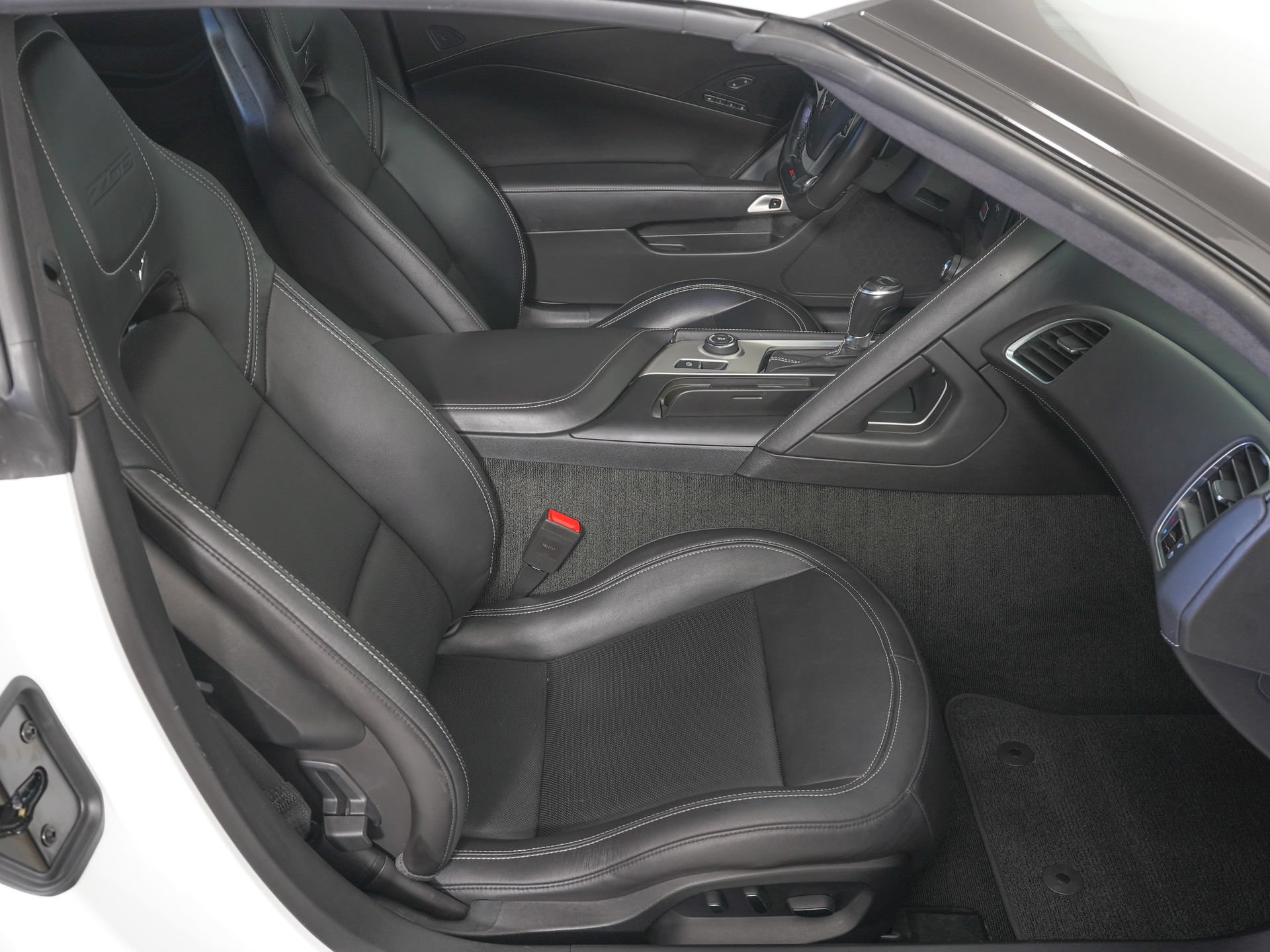 Used 2018 Chevrolet Corvette Z06 RWD image 9