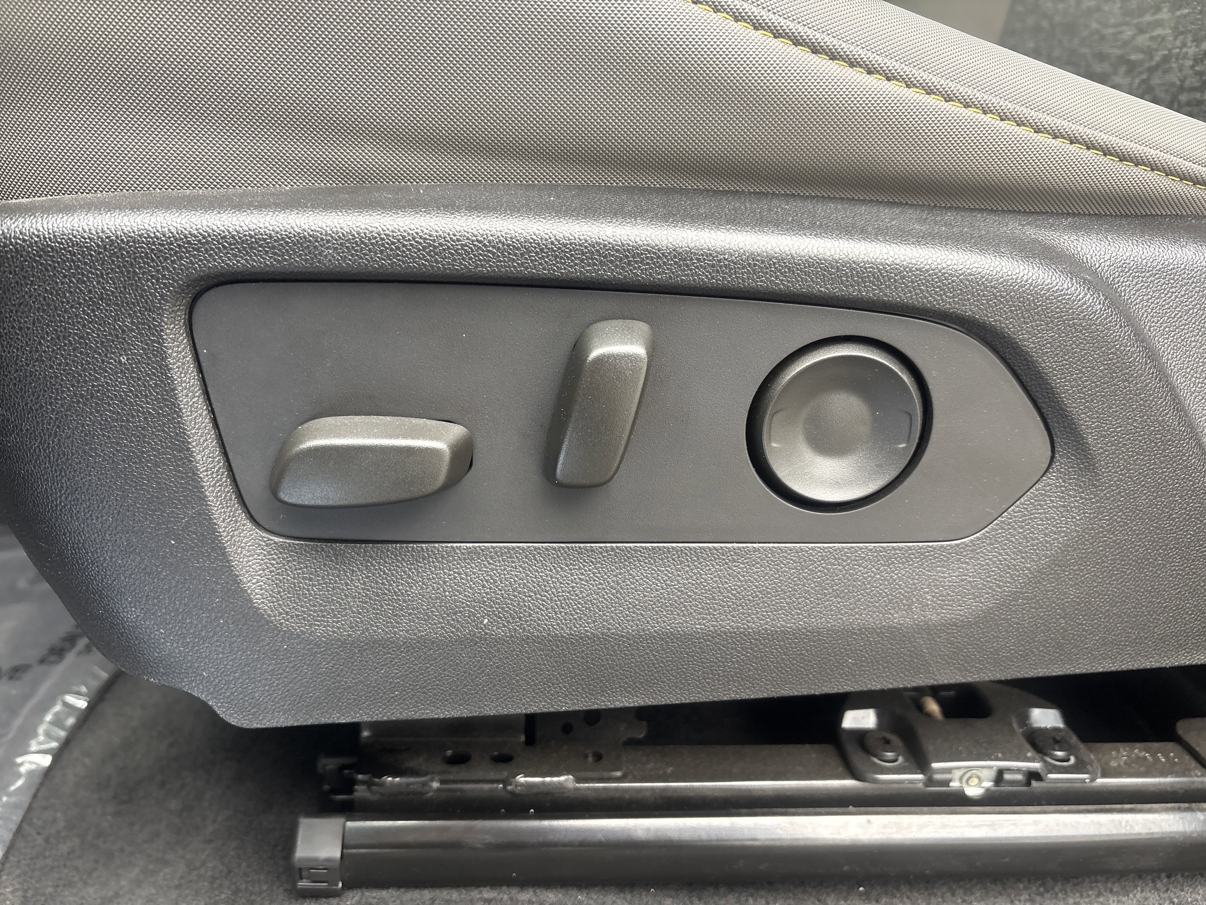 Used 2024 Chevrolet Colorado ZR2 w/ Technology Package image 13