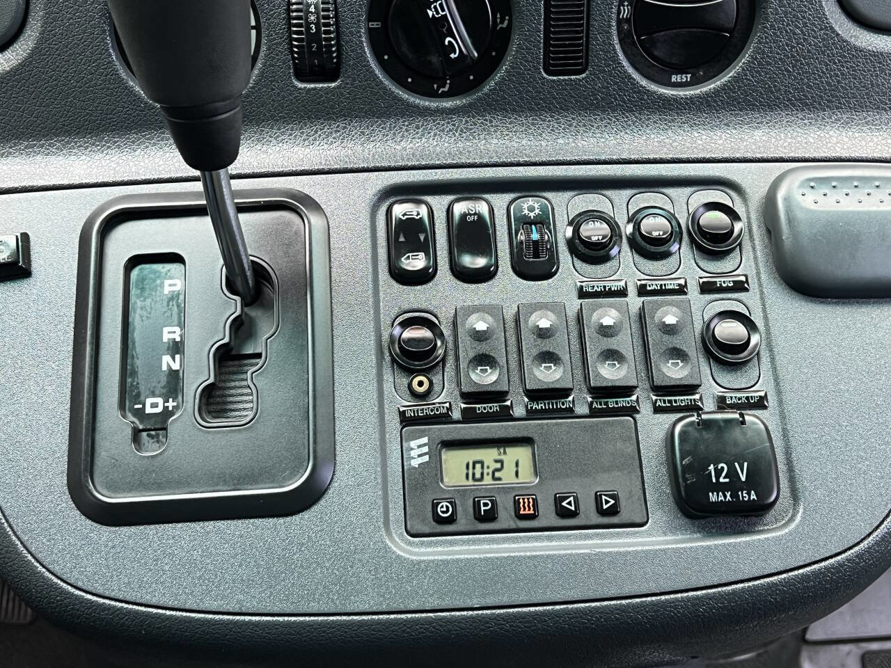 Used 2005 Dodge Sprinter 2500 w/ Cooling Group RWD image 27