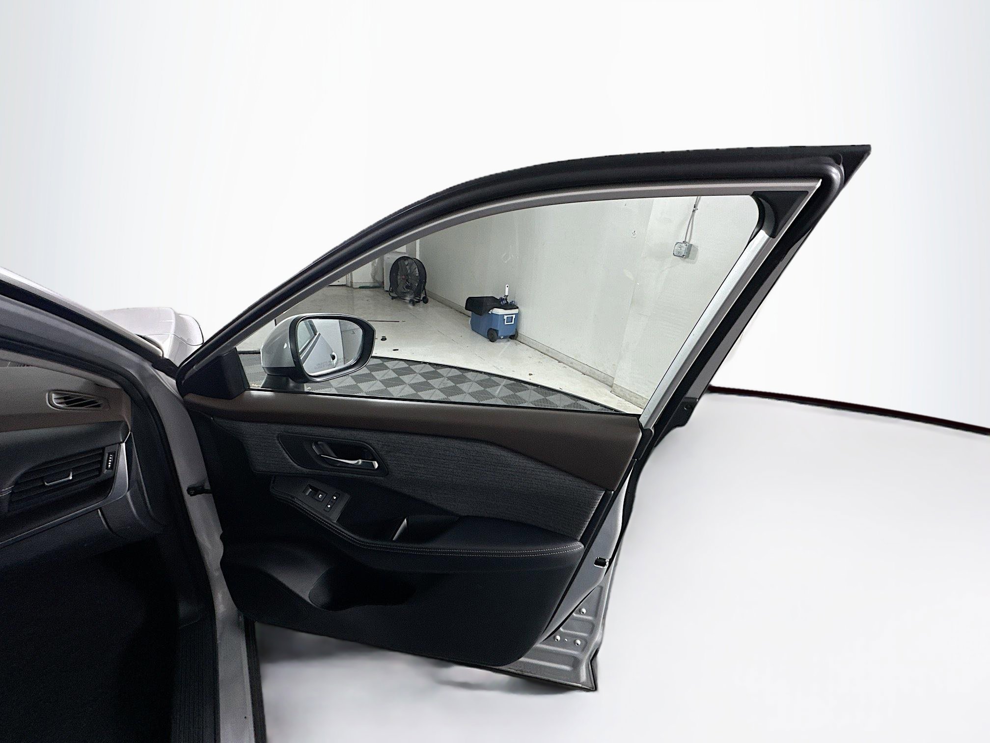 Used 2023 Nissan Rogue SV image 30