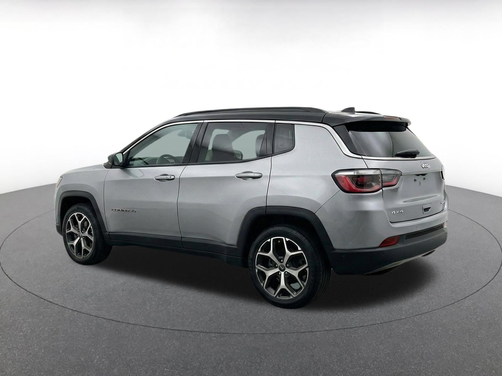 Used 2025 Jeep Compass Limited AWD/4WD image 7