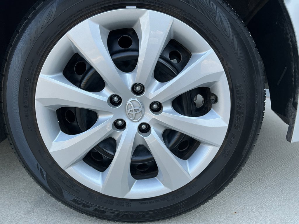 Used 2025 Toyota Corolla LE FWD image 5