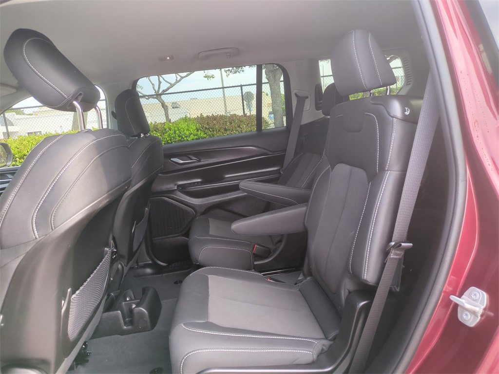 Certified 2023 Jeep Grand Cherokee L Laredo image 15