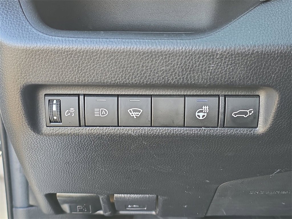 Used 2022 Toyota RAV4 XLE Premium image 18