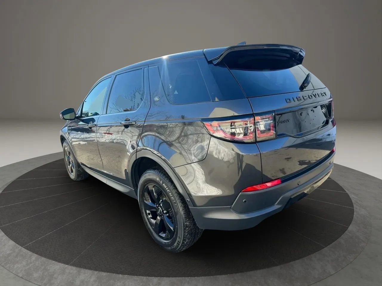 Used 2021 Land Rover Discovery Sport SE image 7