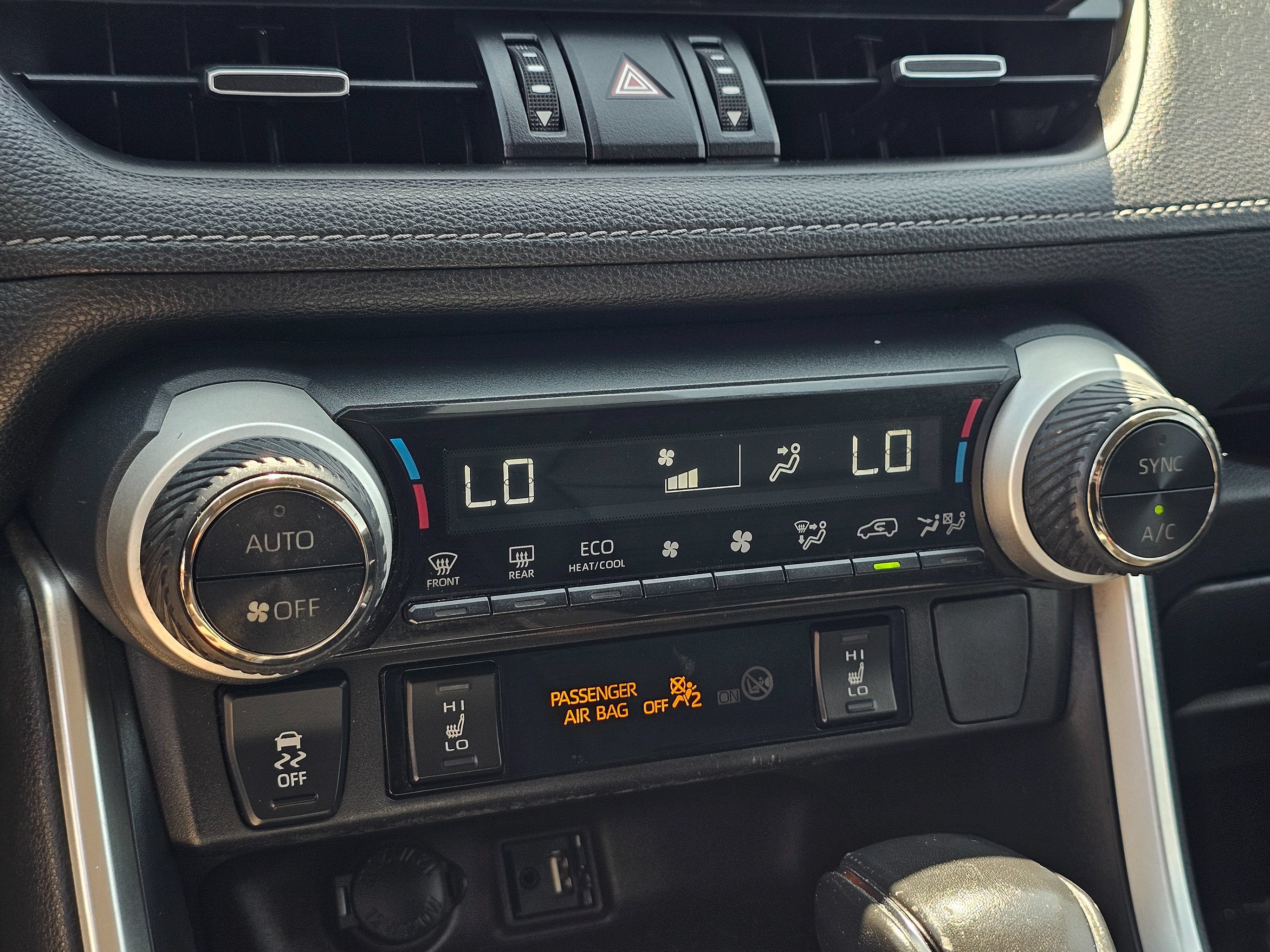 Used 2019 Toyota RAV4 Limited w/ Carpet Mat Package FWD image 36