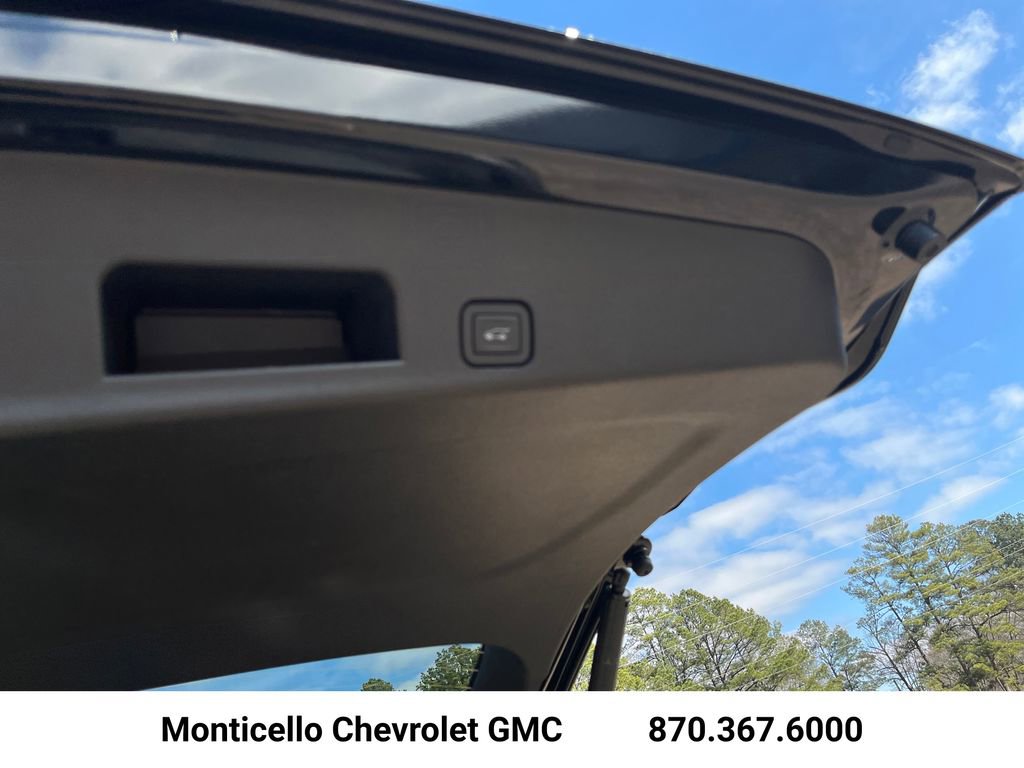 New 2026 Chevrolet Traverse LT w/ LPO, Floor Liner Package FWD image 29