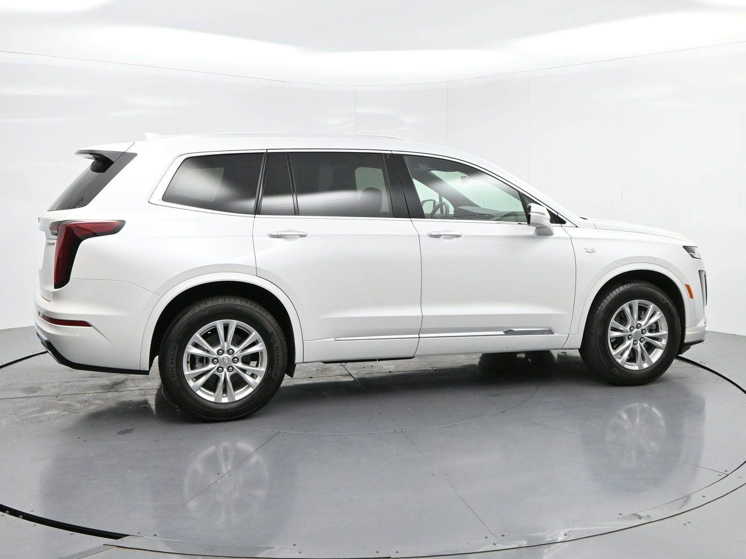Certified 2025 Cadillac XT6 Luxury FWD image 8