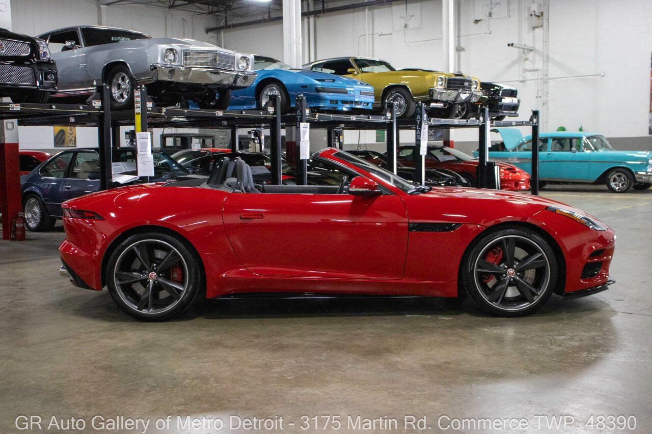 Used 2020 Jaguar F-TYPE R image 9