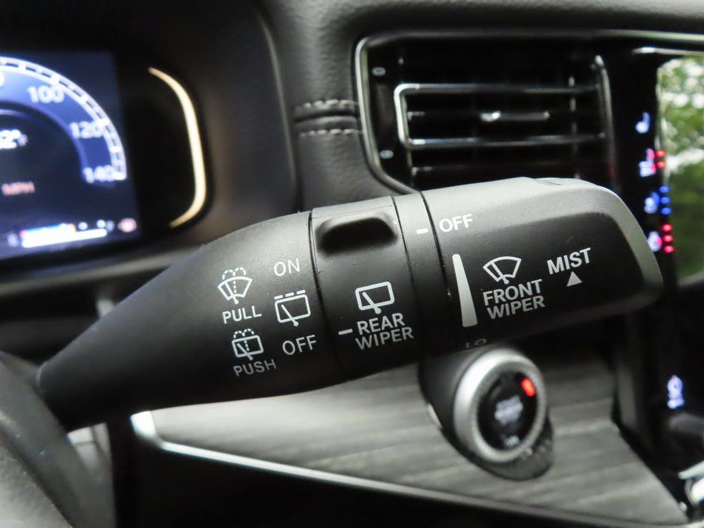 Certified 2024 Jeep Wagoneer L Series II w/ Flexible Seating Group image 27