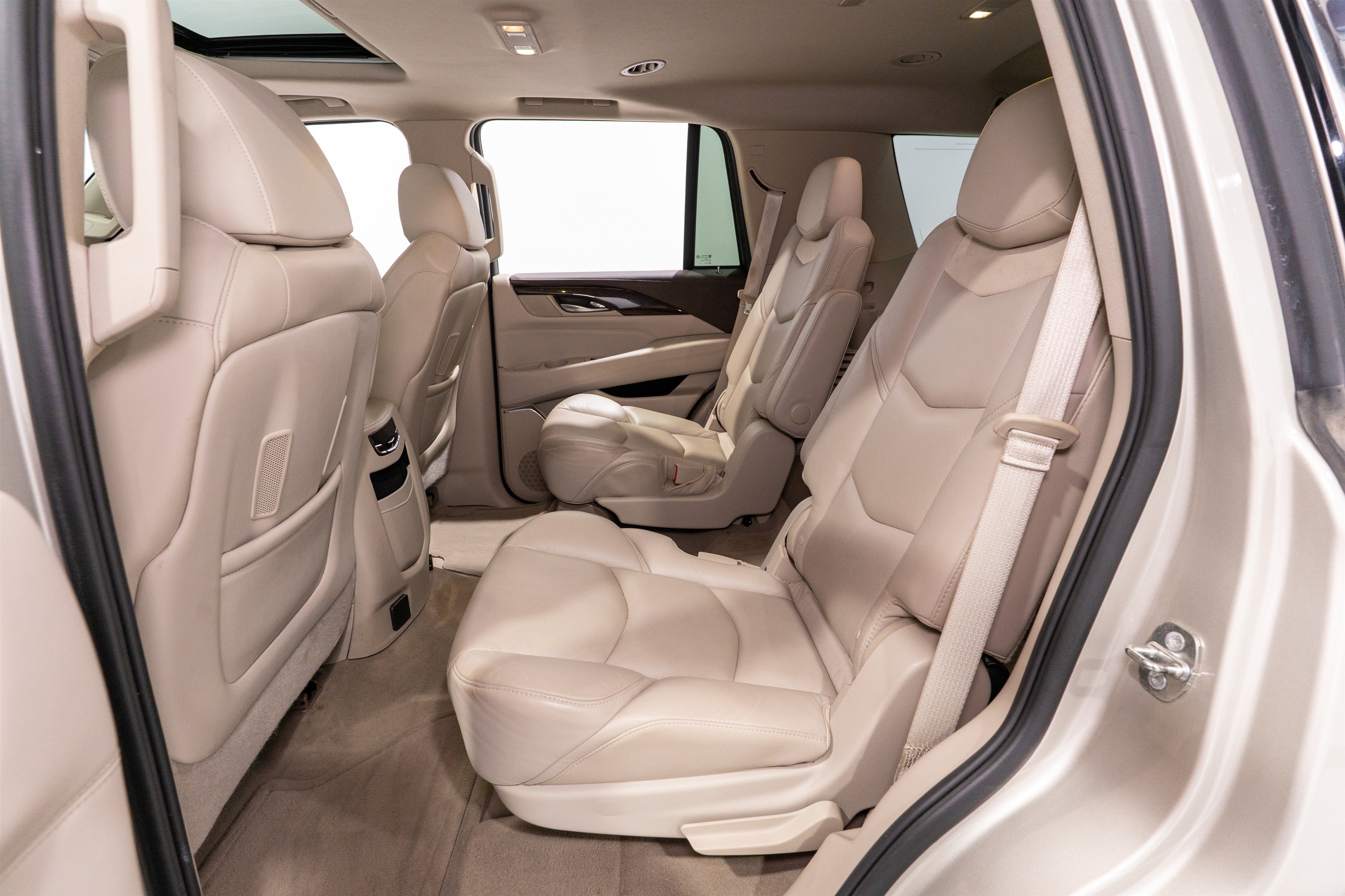 Used 2016 Cadillac Escalade Luxury RWD image 32