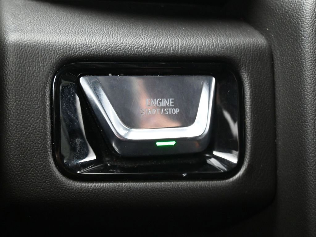 Used 2025 GMC Yukon XL Denali image 24