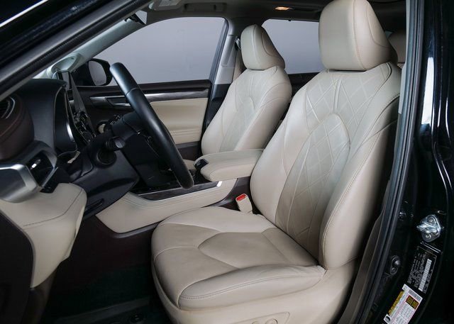 Used 2021 Toyota Highlander Platinum image 10