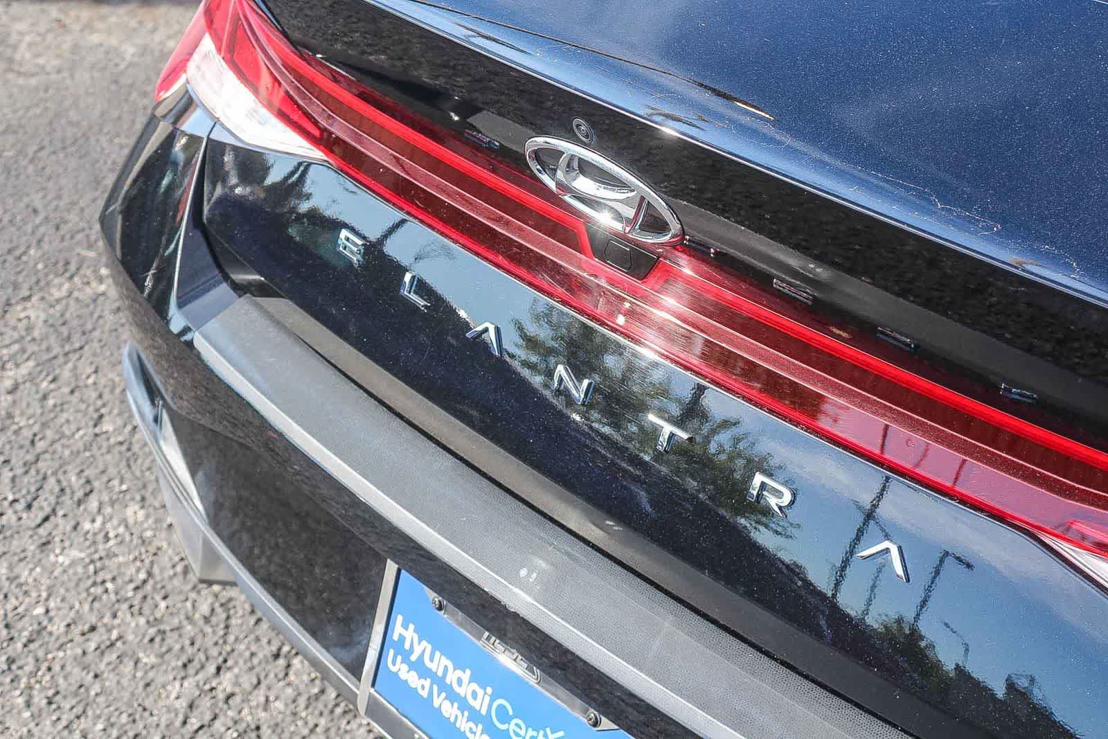Used 2023 Hyundai Elantra SEL FWD image 9