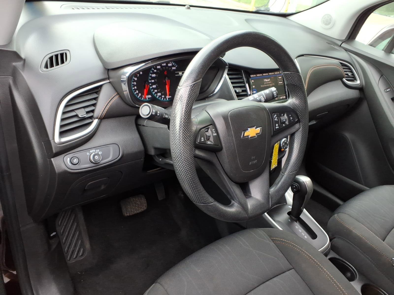 Used 2020 Chevrolet Trax LT FWD image 9