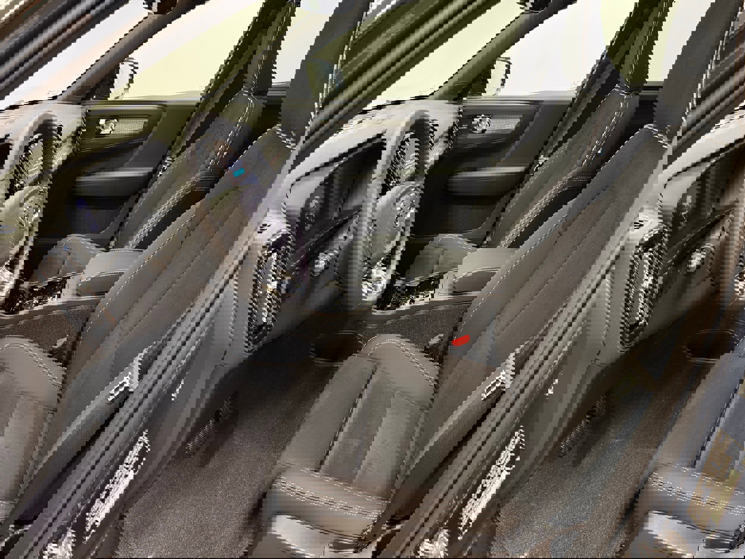 New 2026 Volvo XC40 B5 Ultra w/ Protection Package Premier image 16