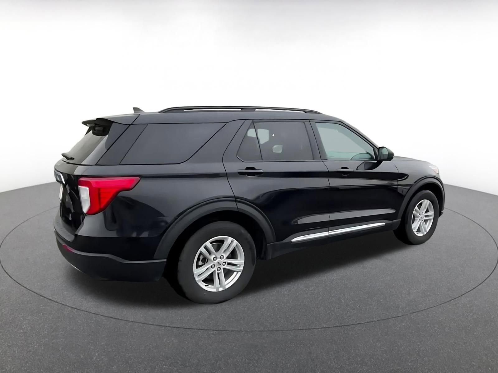 Used 2024 Ford Explorer XLT w/ Equipment Group 202A image 15