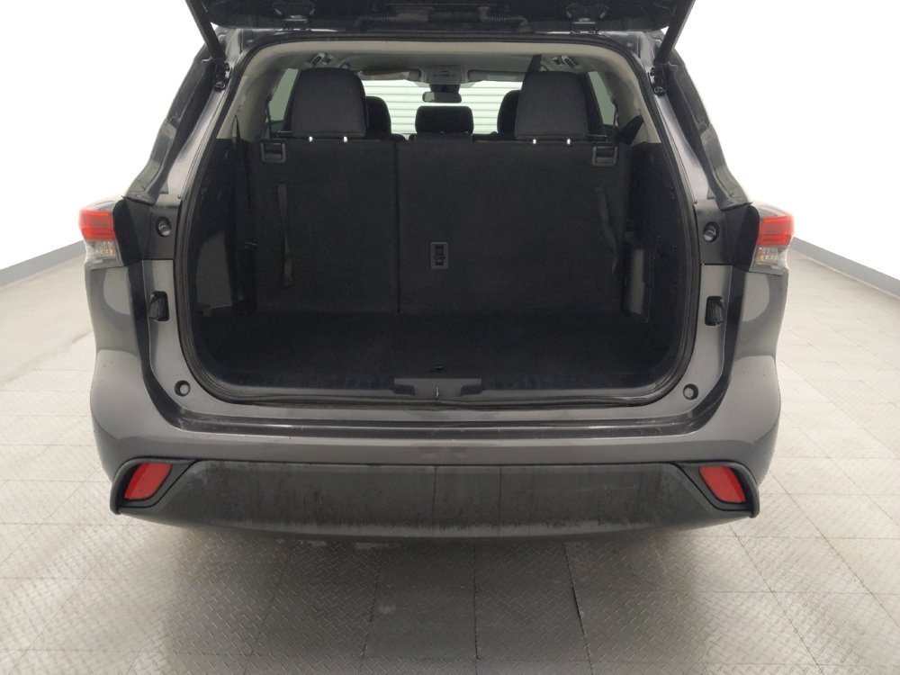 Used 2022 Toyota Highlander LE image 29