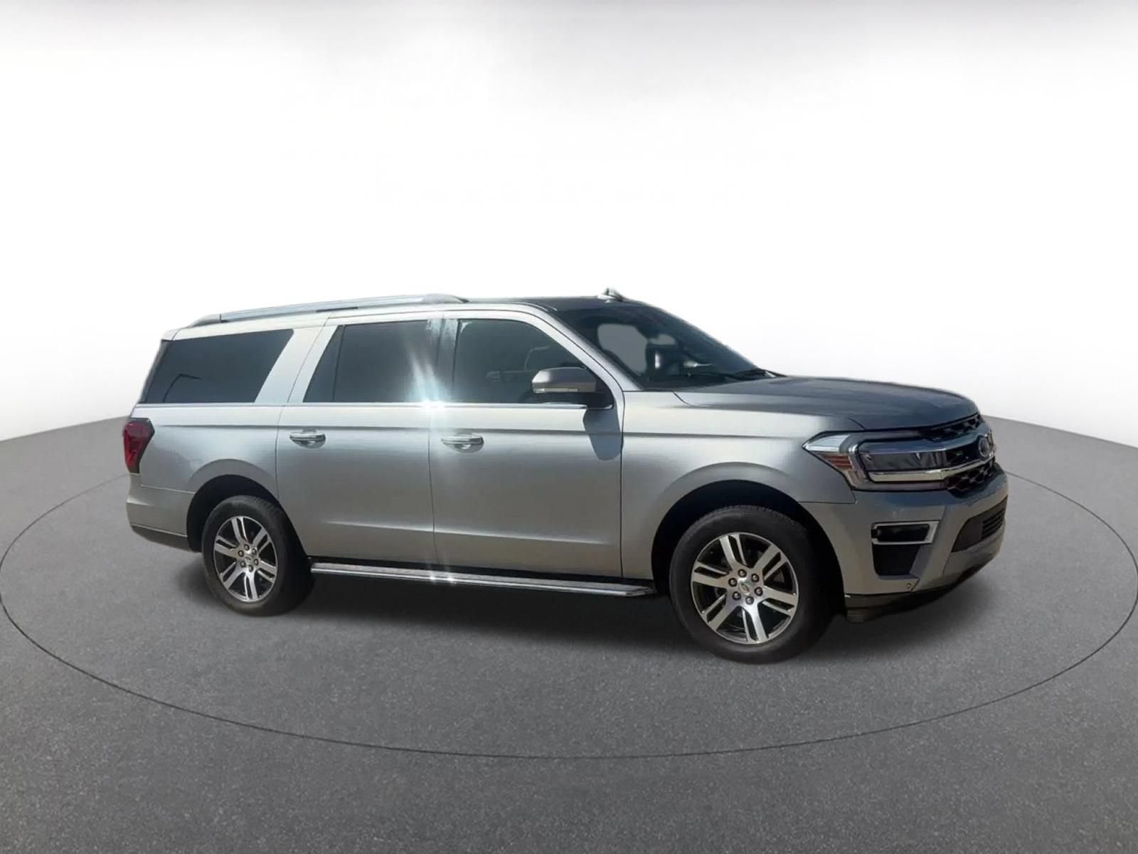 Used 2023 Ford Expedition Max Limited AWD/4WD image 2